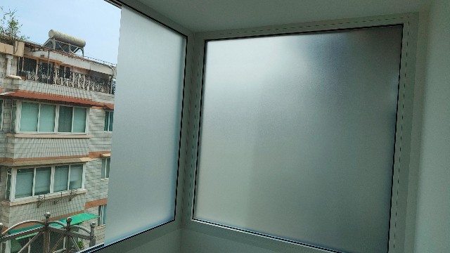 不同磨砂膜材質透光率有何差異？
