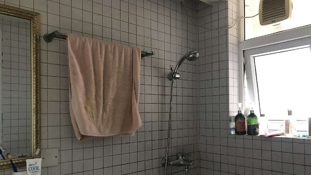 衛(wèi)生間窗戶貼磨砂膜和掛窗簾哪個好？