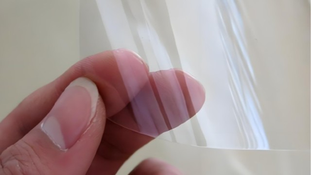 玻璃貼不同材質(zhì)的膜價(jià)格差距大嗎？